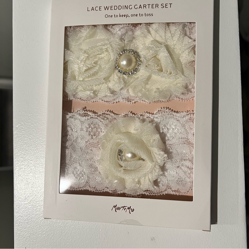 Wedding garter set
